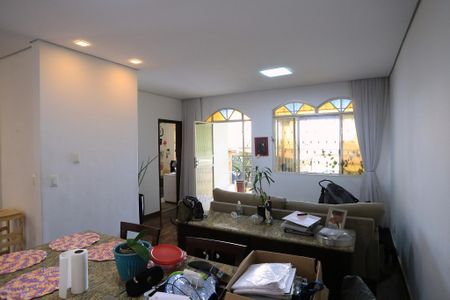 Casa para alugar com 280m², 5 quartos e 7 vagasSala
