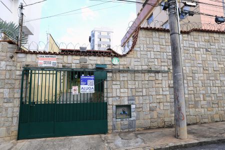 Casa para alugar com 280m², 5 quartos e 7 vagasFachada