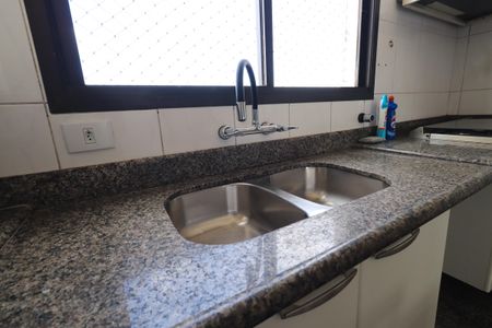 Apartamento para alugar com 130m², 2 quartos e 2 vagasCozinha