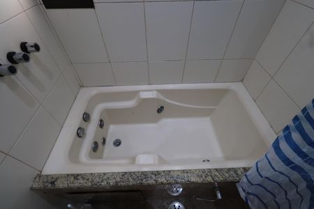 Apartamento para alugar com 130m², 2 quartos e 2 vagasBanheiro da Suíte