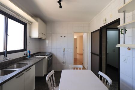 Apartamento para alugar com 130m², 2 quartos e 2 vagasCozinha