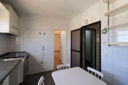 Apartamento para alugar com 130m², 2 quartos e 2 vagasCozinha