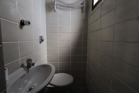 Apartamento para alugar com 130m², 2 quartos e 2 vagasBanheiro de serviço