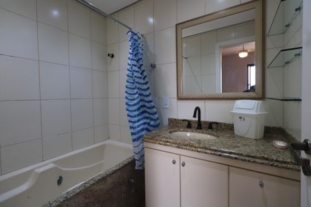Apartamento para alugar com 130m², 2 quartos e 2 vagasBanheiro da Suíte