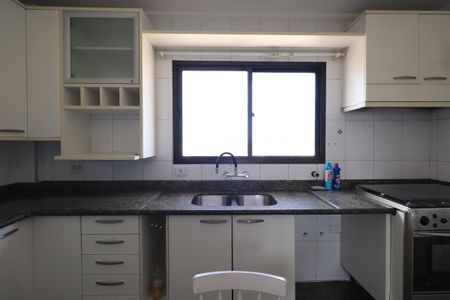 Apartamento para alugar com 130m², 2 quartos e 2 vagasCozinha