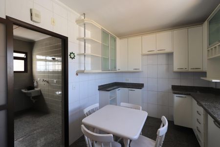 Apartamento para alugar com 130m², 2 quartos e 2 vagasCozinha