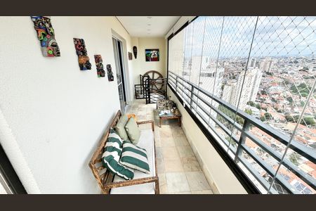 Apartamento à venda com 260m², 3 quartos e 4 vagas Apartamento à venda com 260m², 3 quartos e 4 vagasVaranda