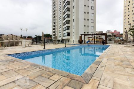 Apartamento à venda com 260m², 3 quartos e 4 vagas Apartamento à venda com 260m², 3 quartos e 4 vagasÁrea comum - Piscina