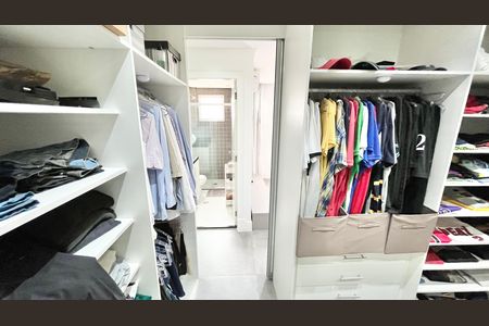 Apartamento à venda com 260m², 3 quartos e 4 vagas Apartamento à venda com 260m², 3 quartos e 4 vagasCloset da suíte 2