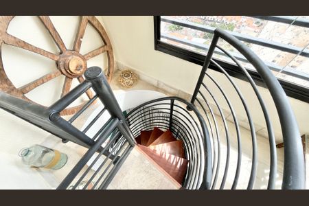 Apartamento à venda com 260m², 3 quartos e 4 vagas Apartamento à venda com 260m², 3 quartos e 4 vagasVaranda Escada para sala