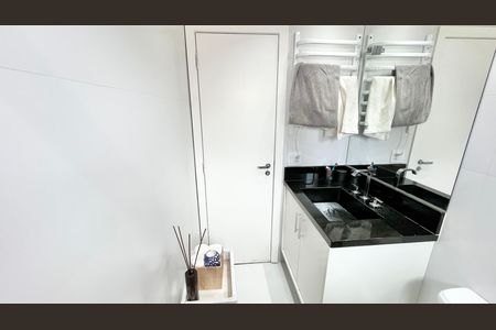Apartamento à venda com 260m², 3 quartos e 4 vagas Apartamento à venda com 260m², 3 quartos e 4 vagasBanheiro da Suíte 2