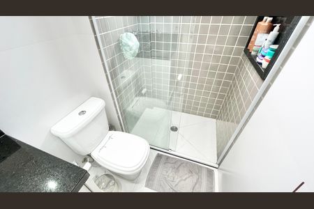 Apartamento à venda com 260m², 3 quartos e 4 vagas Apartamento à venda com 260m², 3 quartos e 4 vagasBanheiro da Suíte 2