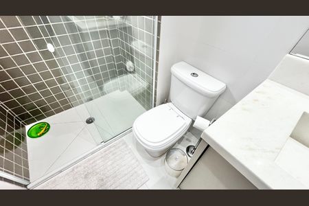 Apartamento à venda com 260m², 3 quartos e 4 vagas Apartamento à venda com 260m², 3 quartos e 4 vagasBanheiro da Suíte 1