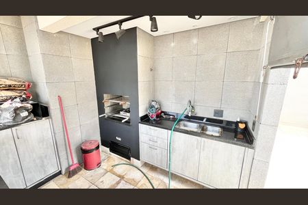 Apartamento à venda com 260m², 3 quartos e 4 vagas Apartamento à venda com 260m², 3 quartos e 4 vagasVaranda gourmet
