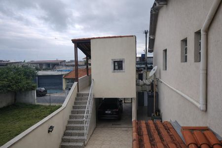 Casa à venda com 200m², 4 quartos e 3 vagasCasa com garagem e varanda, com vista para a cidade.