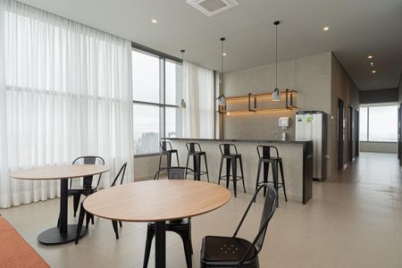 Studio para alugar com 26m², 1 quarto e sem vaga Studio para alugar com 26m², 1 quarto e sem vagaÁrea comum - Sky Bar