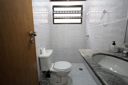 Casa à venda com 164m², 3 quartos e 3 vagasBanheiro 1