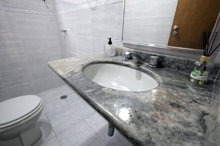 Casa à venda com 164m², 3 quartos e 3 vagasBanheiro 1