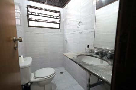 Casa à venda com 164m², 3 quartos e 3 vagasBanheiro 1