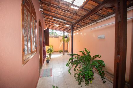 Casa à venda com 260m², 4 quartos e 2 vagasVaranda