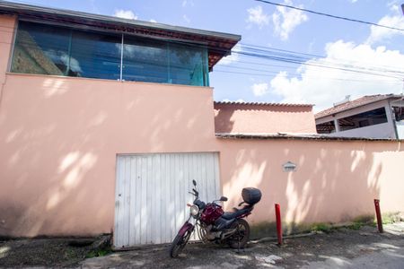 Casa à venda com 260m², 4 quartos e 2 vagasFachada