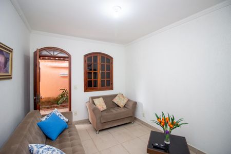 Casa à venda com 260m², 4 quartos e 2 vagasSala