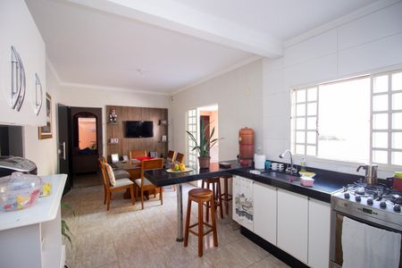 Casa à venda com 260m², 4 quartos e 2 vagasCozinha