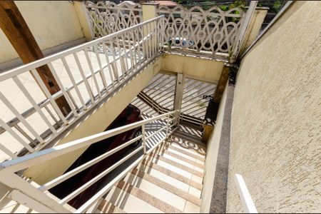 Casa à venda com 177m², 3 quartos e 2 vagasEscada