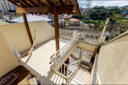 Casa à venda com 177m², 3 quartos e 2 vagasEscada