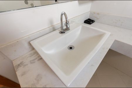 Casa à venda com 177m², 3 quartos e 2 vagasBanheiro