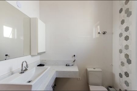 Casa à venda com 177m², 3 quartos e 2 vagasBanheiro