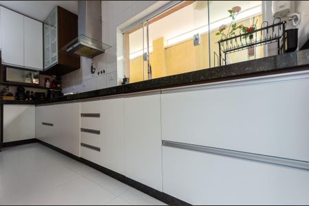 Casa à venda com 177m², 3 quartos e 2 vagasCozinha