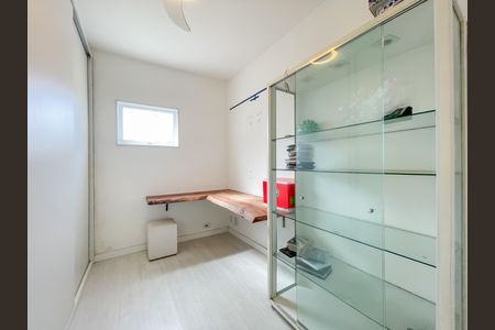 Closet de casa à venda com 2 quartos, 208m² em Quitaúna, Osasco