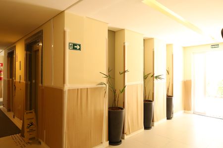 Apartamento para alugar com 36m², 2 quartos e sem vagaÁrea comum - Saguão do prédio