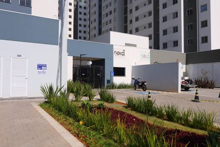 Apartamento para alugar com 36m², 2 quartos e sem vagaPlaca instalada na fachada do condomínio - Código da placa: YIXW-1466