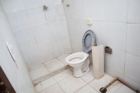 BANHEIRO de casa para alugar com 1 quarto, 30m² em Vargem Grande, Rio de Janeiro