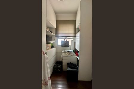 Apartamento à venda com 170m², 4 quartos e 3 vagasQuarto de serviço 