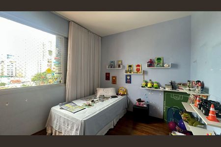 Apartamento à venda com 170m², 4 quartos e 3 vagasQuarto 