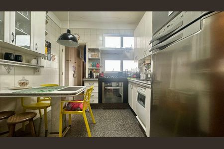 Apartamento à venda com 170m², 4 quartos e 3 vagasCozinha 