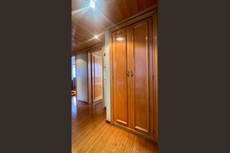 Apartamento à venda com 170m², 4 quartos e 3 vagasCorredor 