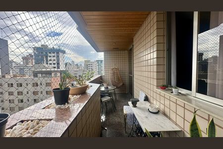 Apartamento à venda com 170m², 4 quartos e 3 vagasVaranda 