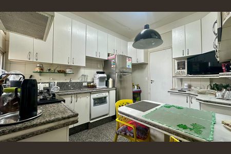 Apartamento à venda com 170m², 4 quartos e 3 vagasCozinha 