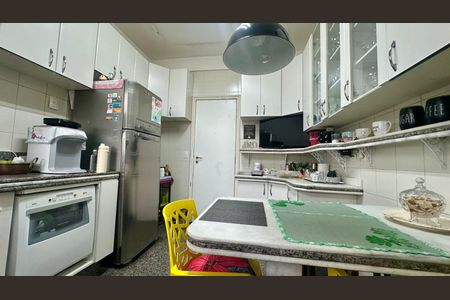 Apartamento à venda com 170m², 4 quartos e 3 vagasCozinha 