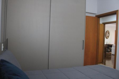 Apartamento à venda com 130m², 3 quartos e 2 vagasSuíte 2
