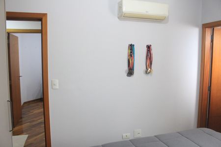 Apartamento à venda com 130m², 3 quartos e 2 vagasSuíte 2