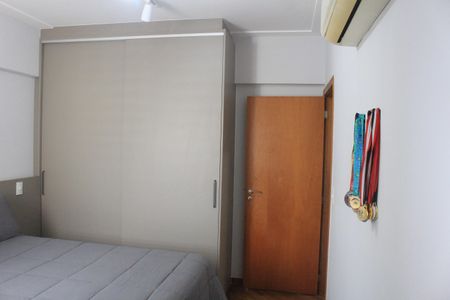 Apartamento à venda com 130m², 3 quartos e 2 vagasSuíte 2