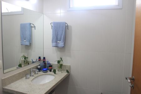 Apartamento à venda com 130m², 3 quartos e 2 vagasBanheiro da Suíte 2
