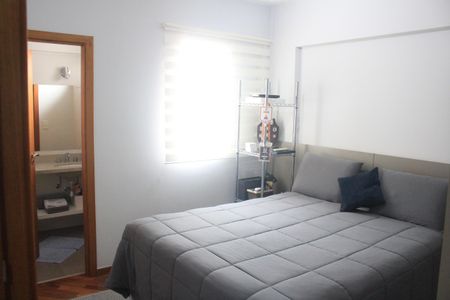 Apartamento à venda com 130m², 3 quartos e 2 vagasSuíte 2