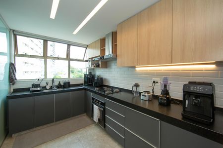 Apartamento à venda com 90m², 2 quartos e 2 vagasCOZINHA