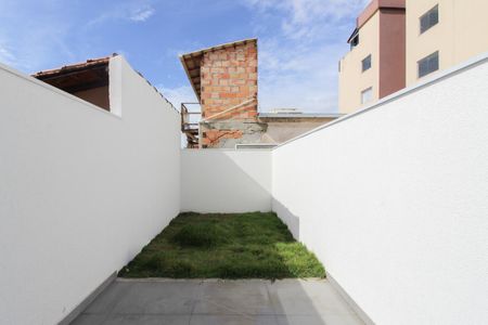 Casa à venda com 110m², 2 quartos e 1 vaga Casa à venda com 110m², 2 quartos e 1 vagaQuintal